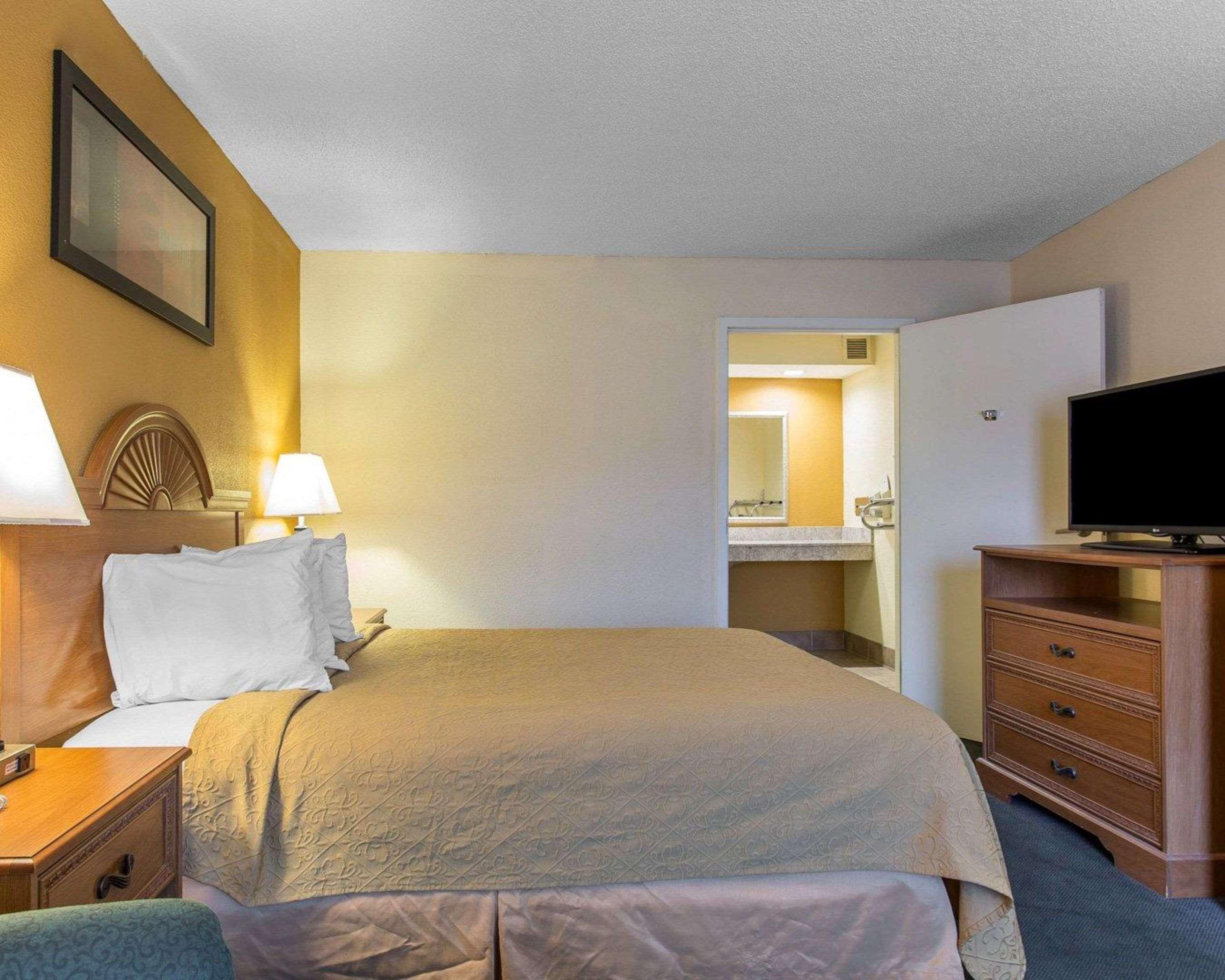 Quality Inn Айкен Экстерьер фото