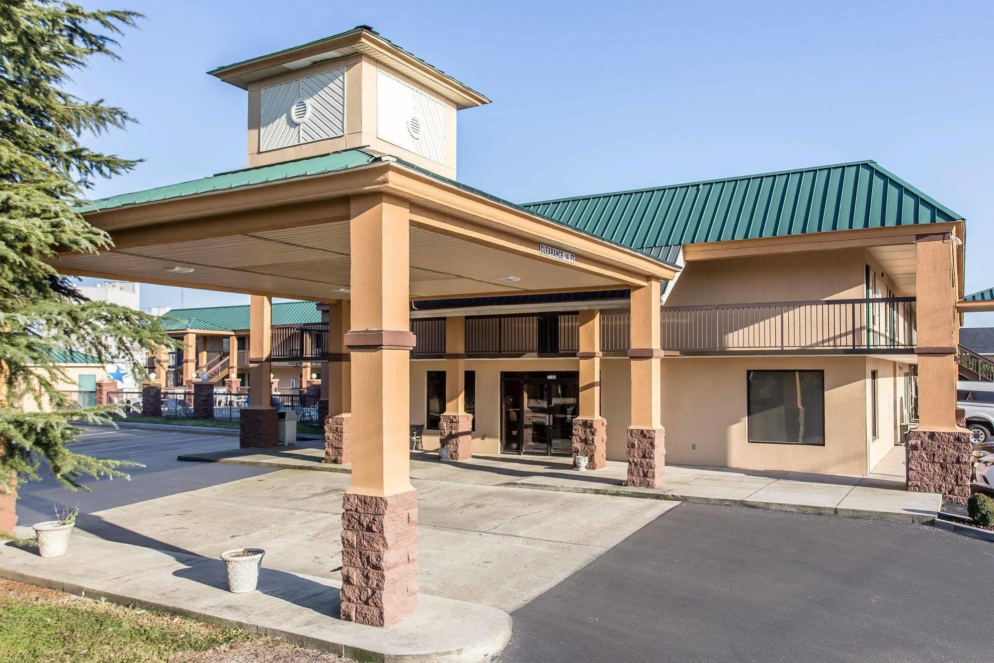 Quality Inn Айкен Экстерьер фото